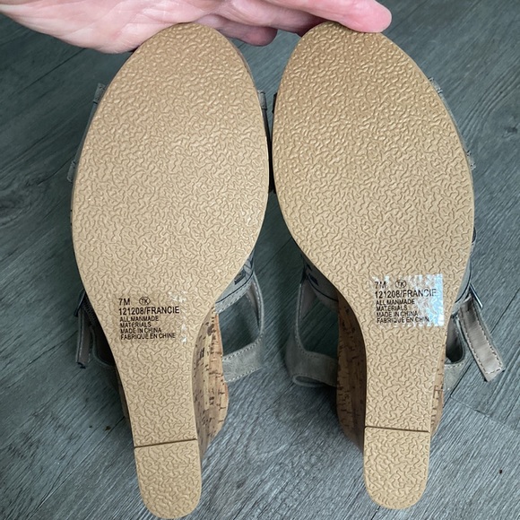 🎉HP🎉Like New Maurices Woman’s Francie Gray Strappy Cork Wedge Heels - Picture 9 of 9